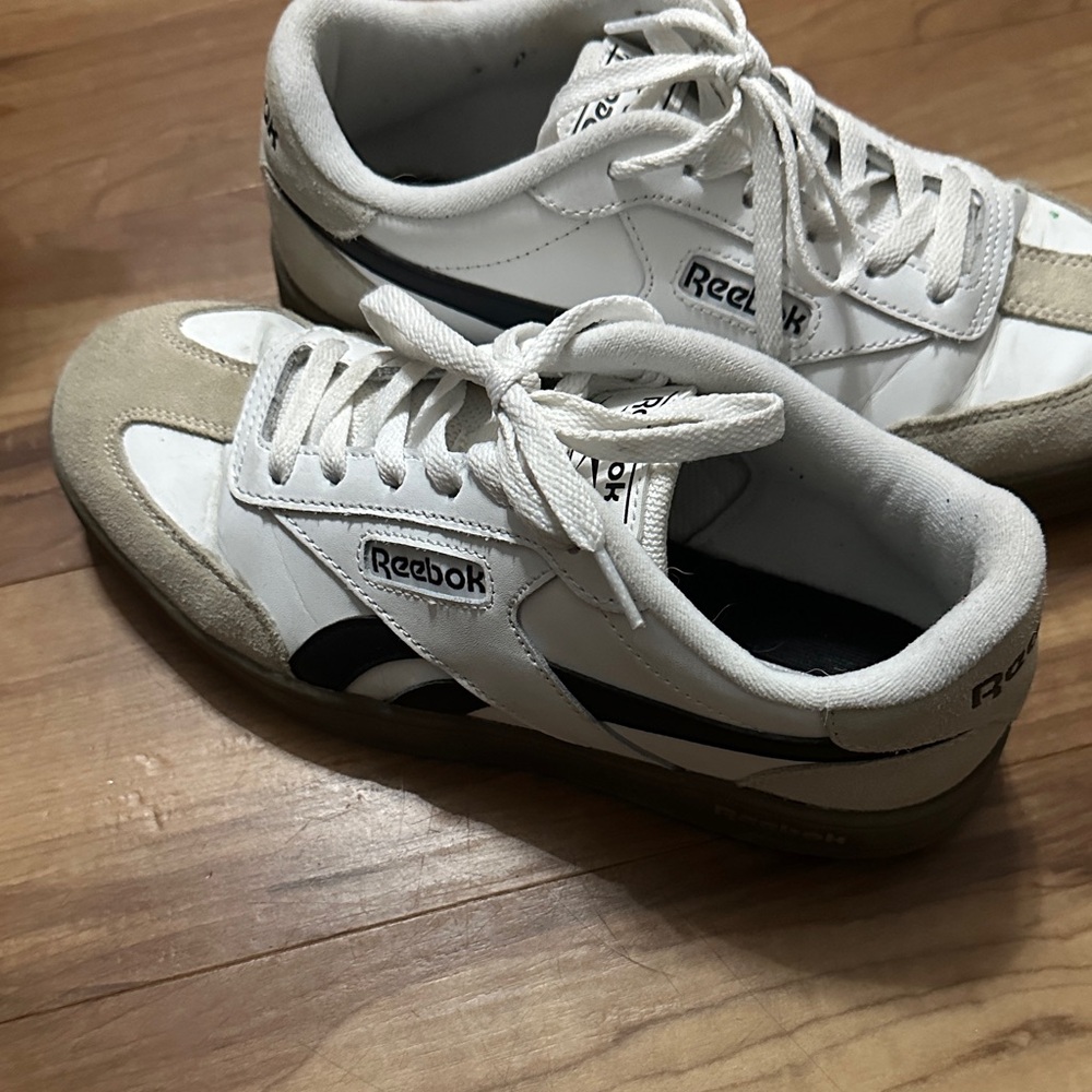 Reebok women’s White and Beige Sneakers